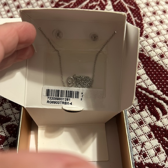 Primrose butterfly necklace and earrings - Picture 3 of 5